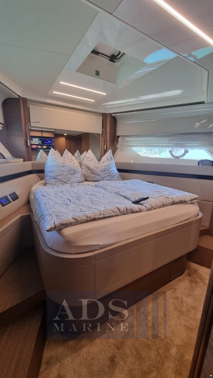 Ferretti 550