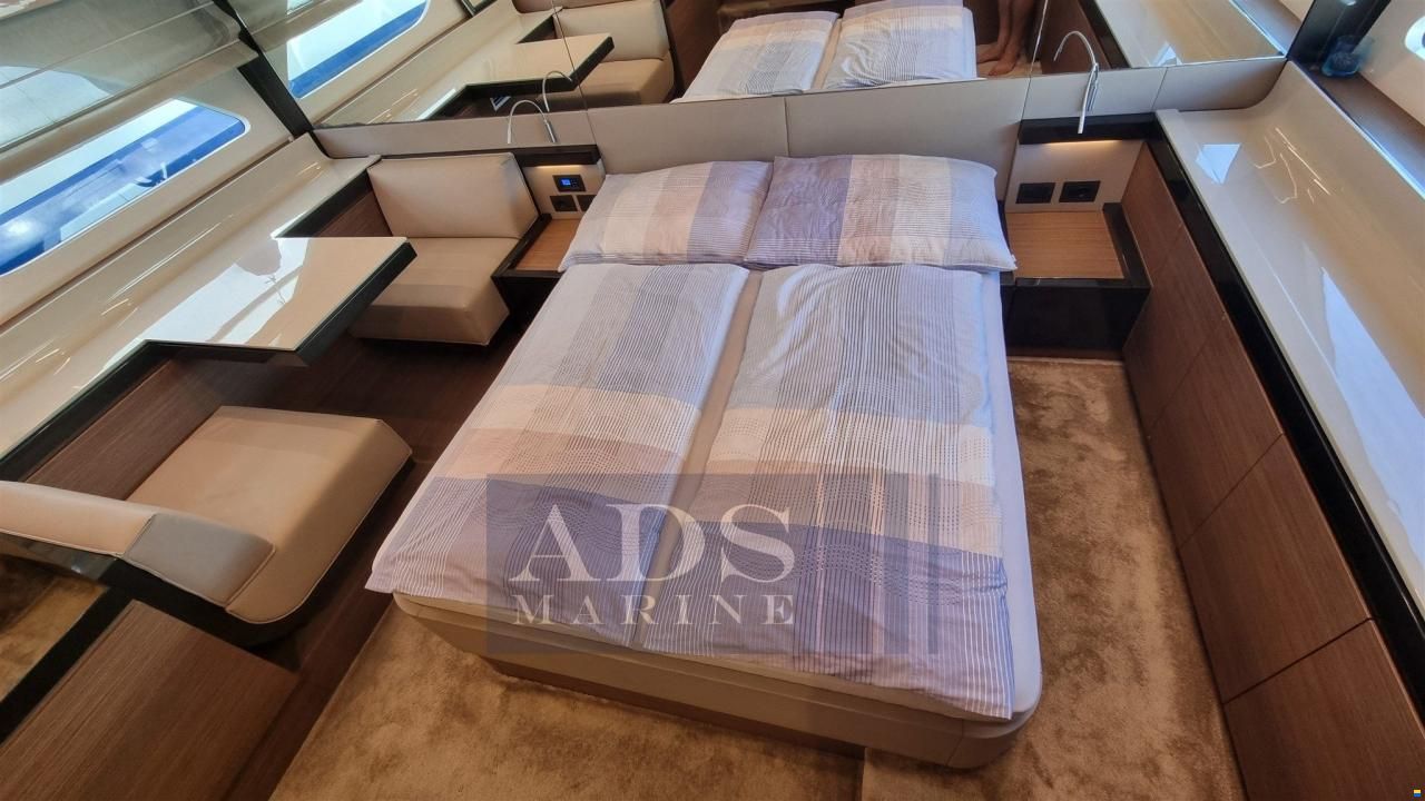 Ferretti 550