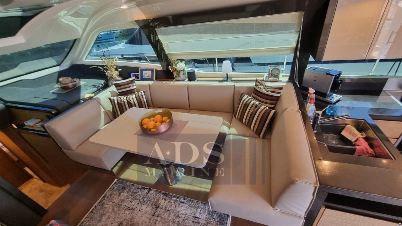 Ferretti 550
