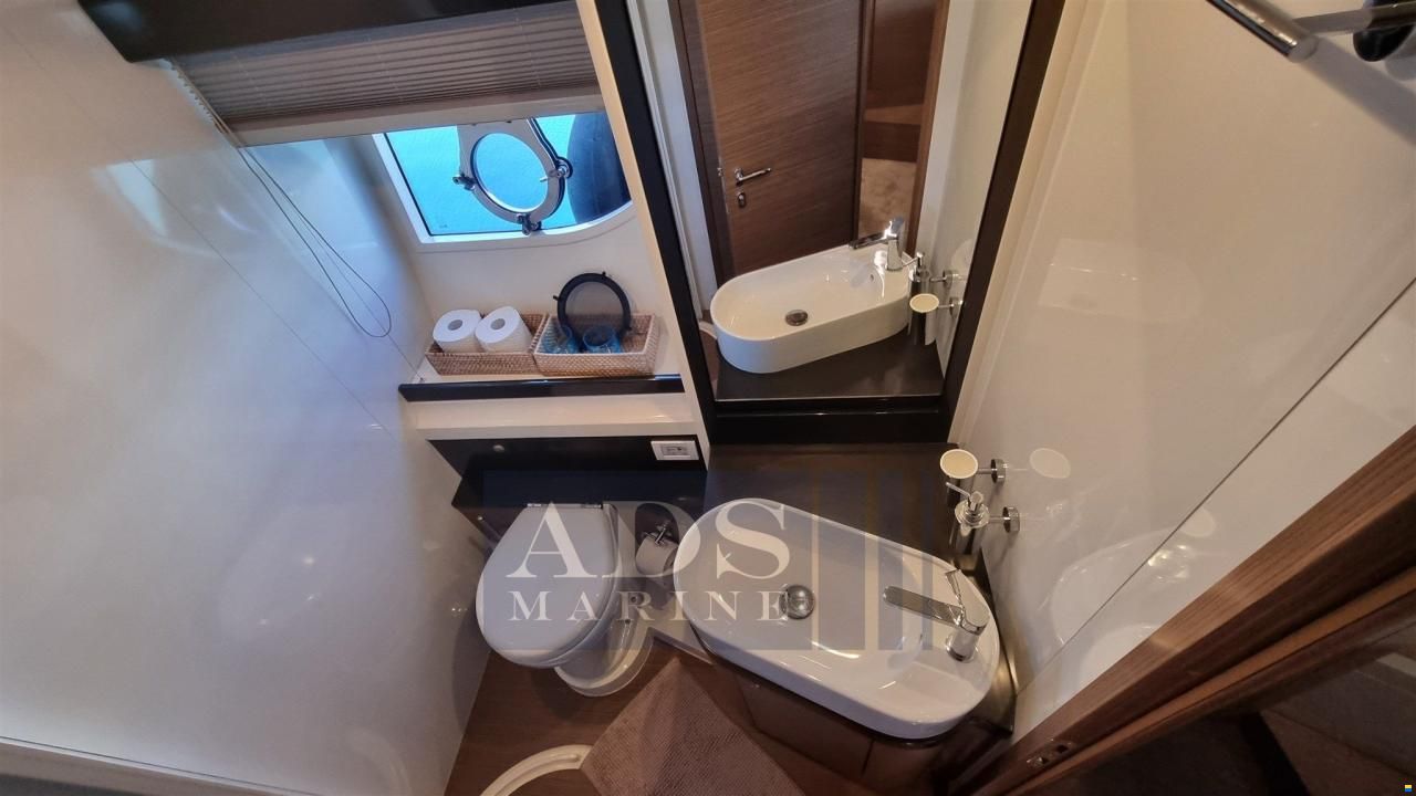 Ferretti 550