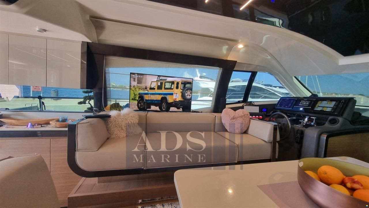 Ferretti 550