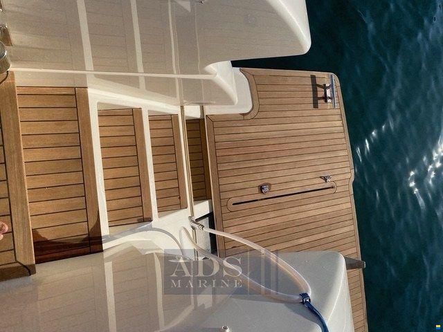 Ferretti 550