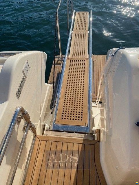 Ferretti 550