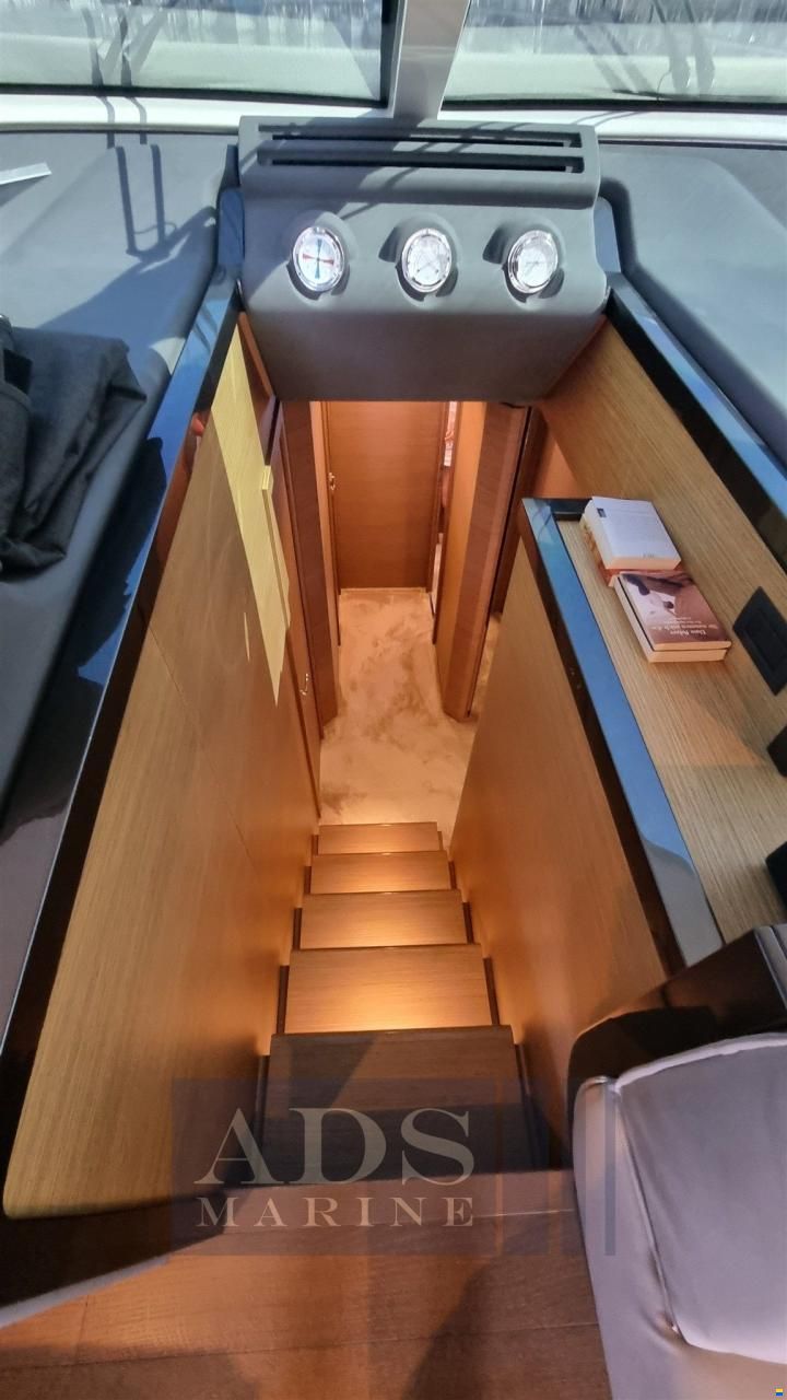 Ferretti 550