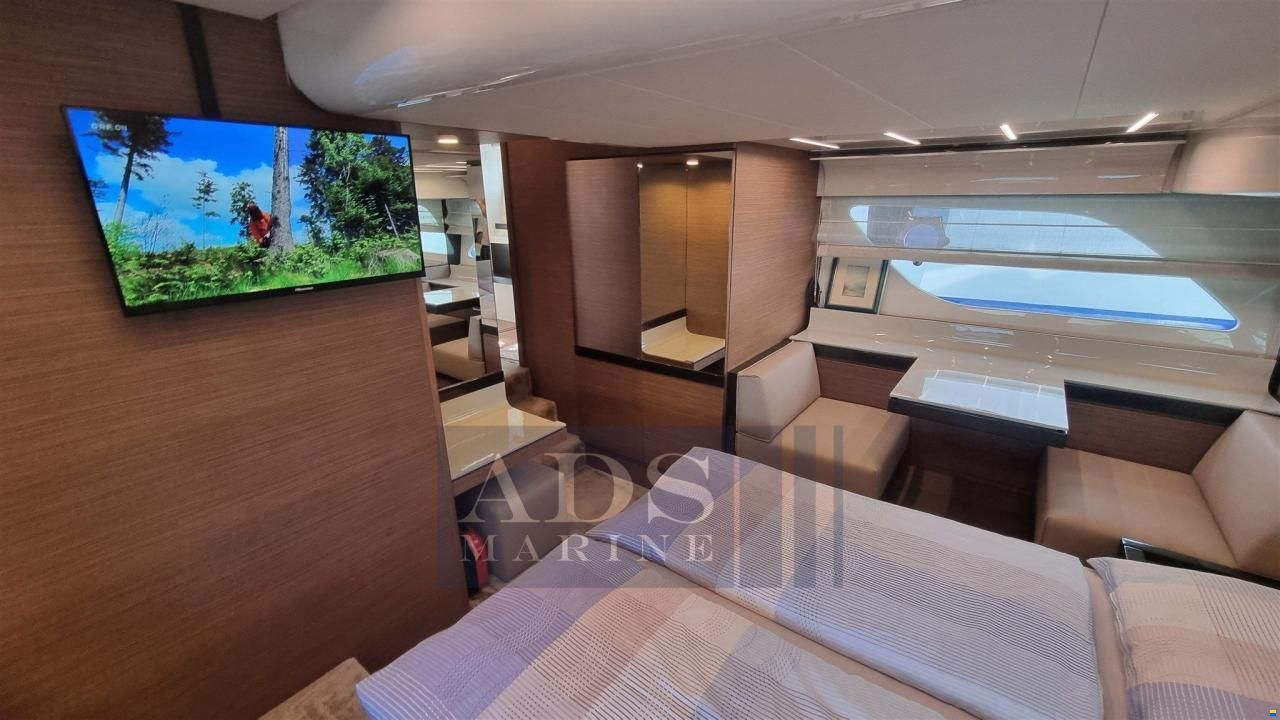 Ferretti 550