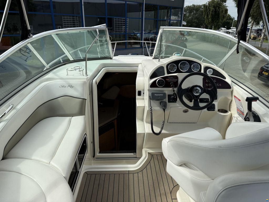 Sea Ray Sundancer 275