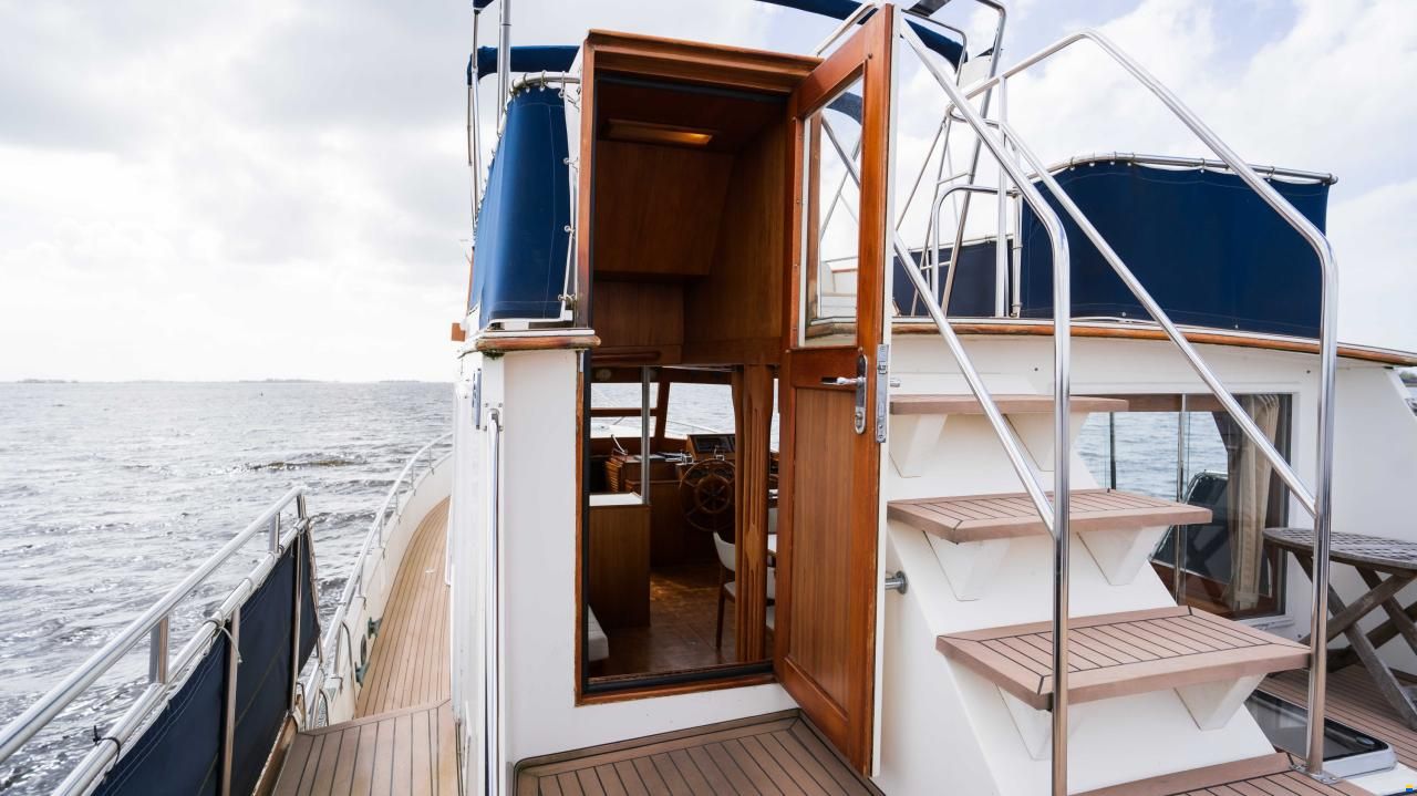 American Marine 49 motoryacht