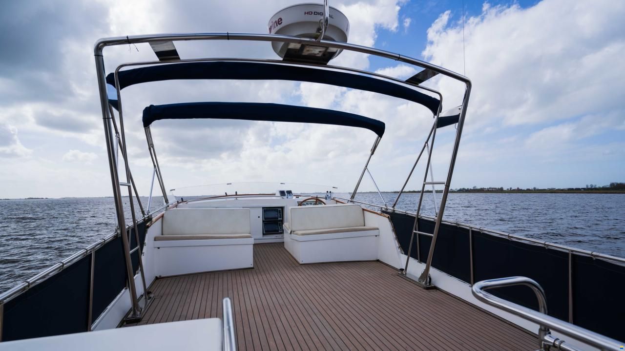American Marine 49 motoryacht