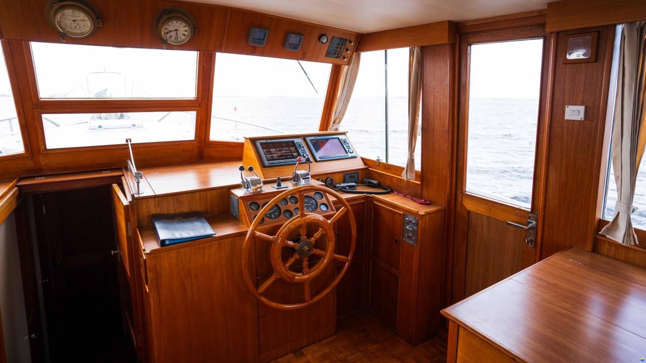 American Marine 49 motoryacht