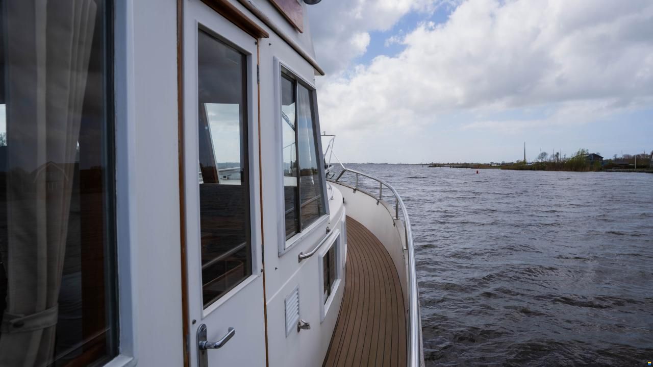 American Marine 49 motoryacht