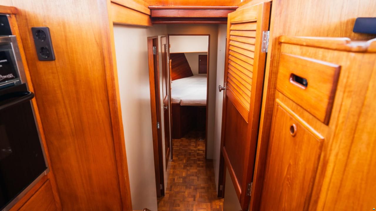 American Marine 49 motoryacht
