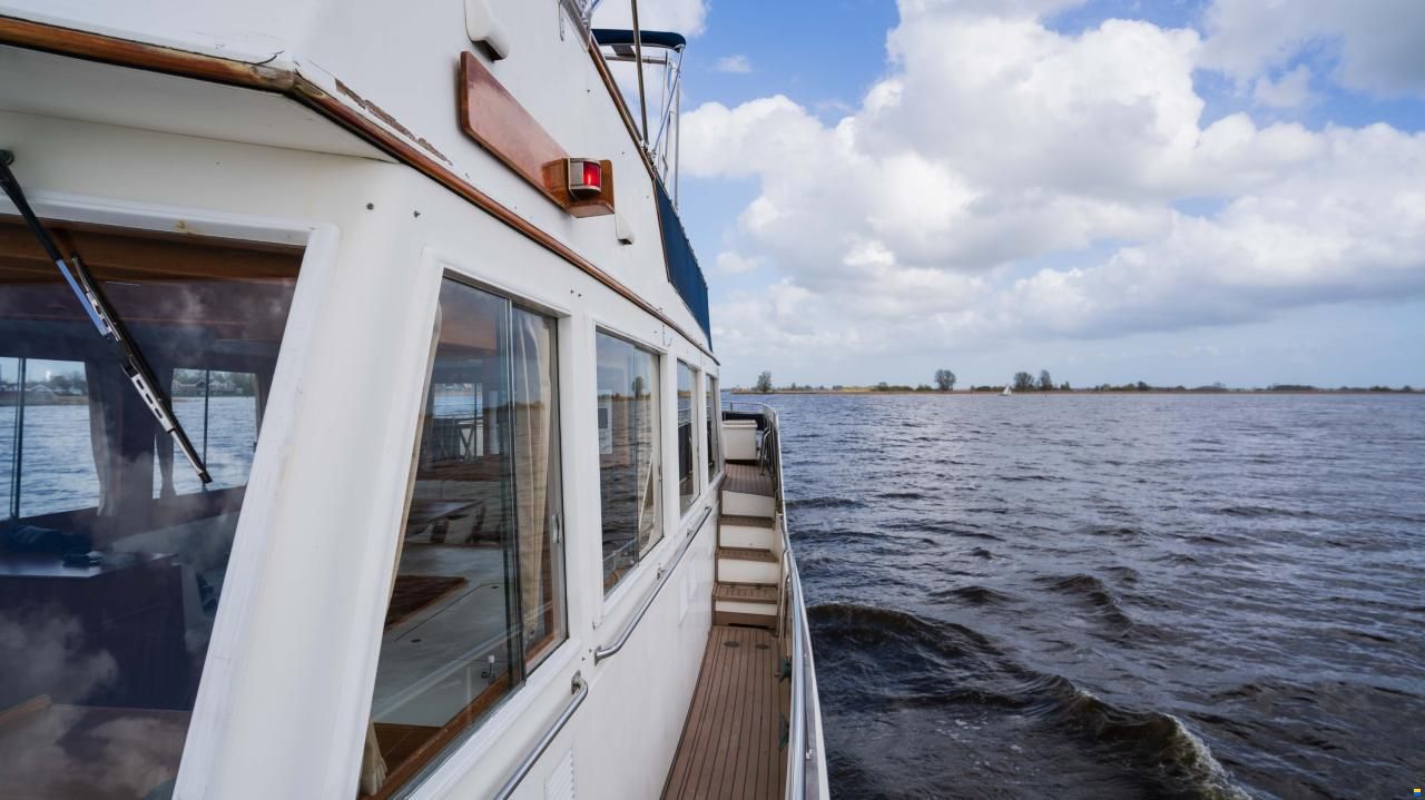 American Marine 49 motoryacht