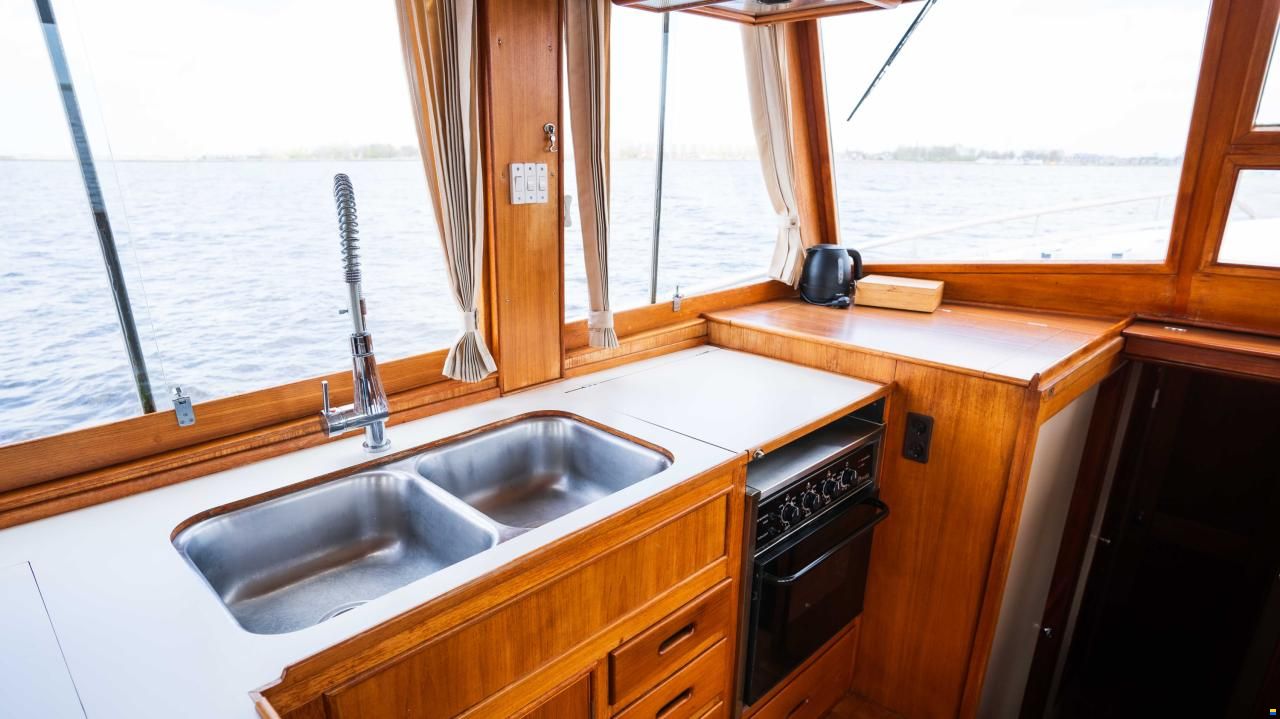 American Marine 49 motoryacht
