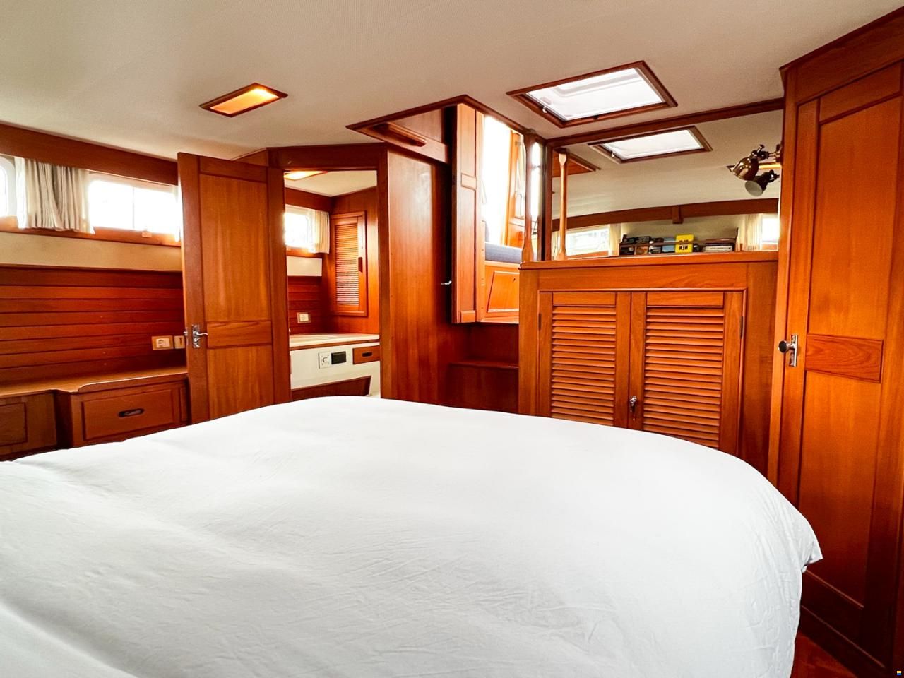 American Marine 42 Motoryacht