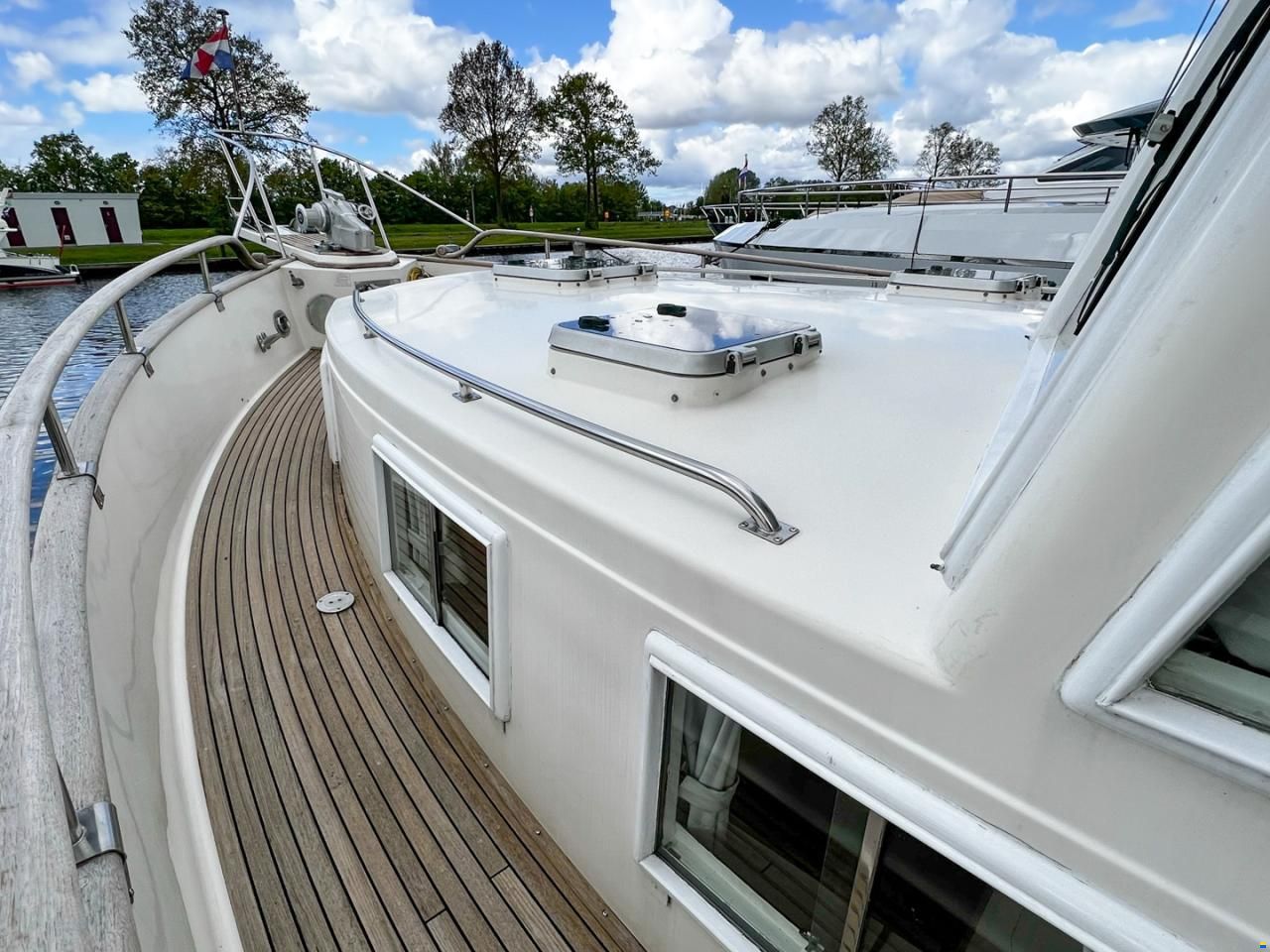 American Marine 42 Motoryacht