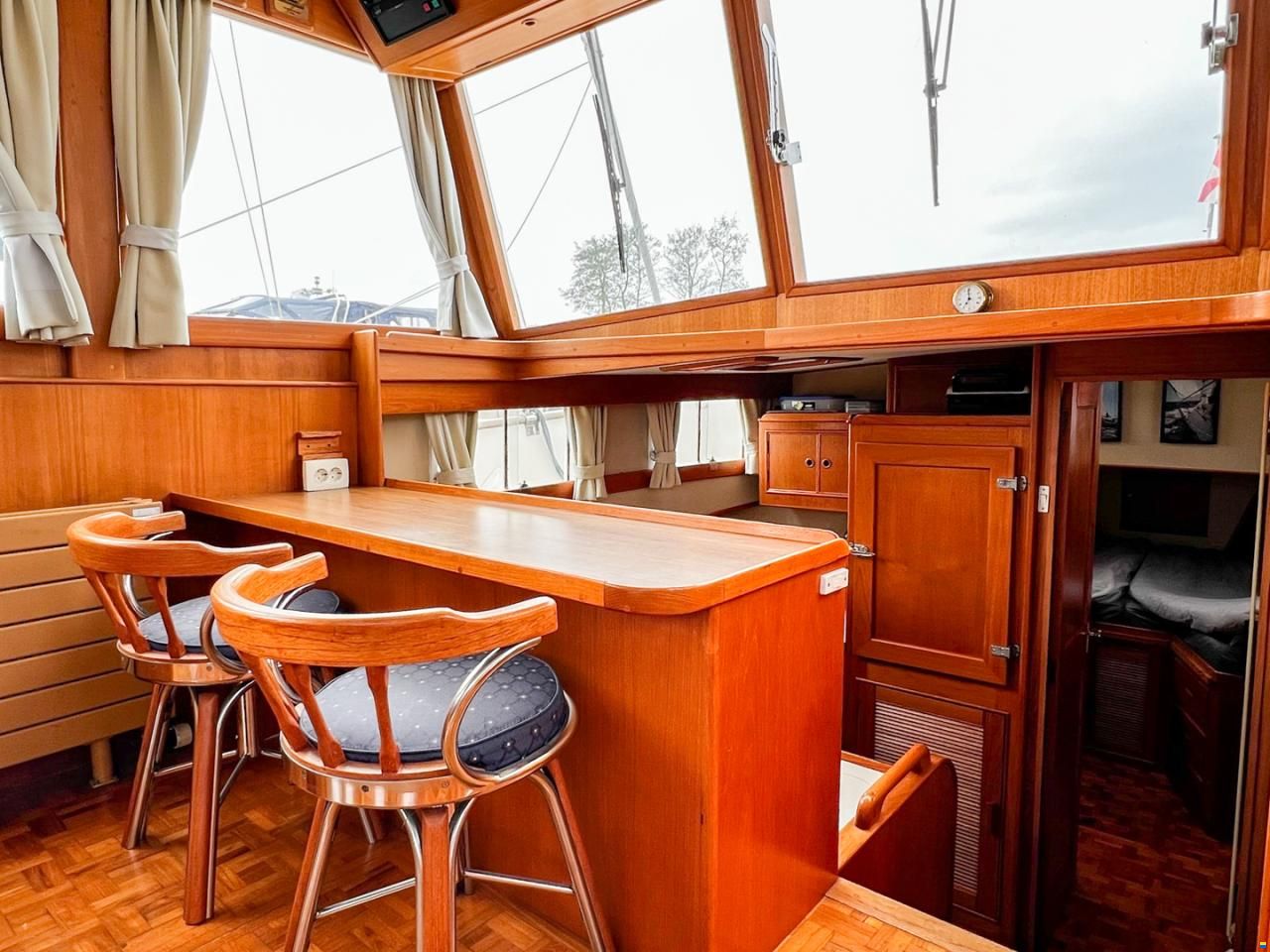 American Marine 42 Motoryacht