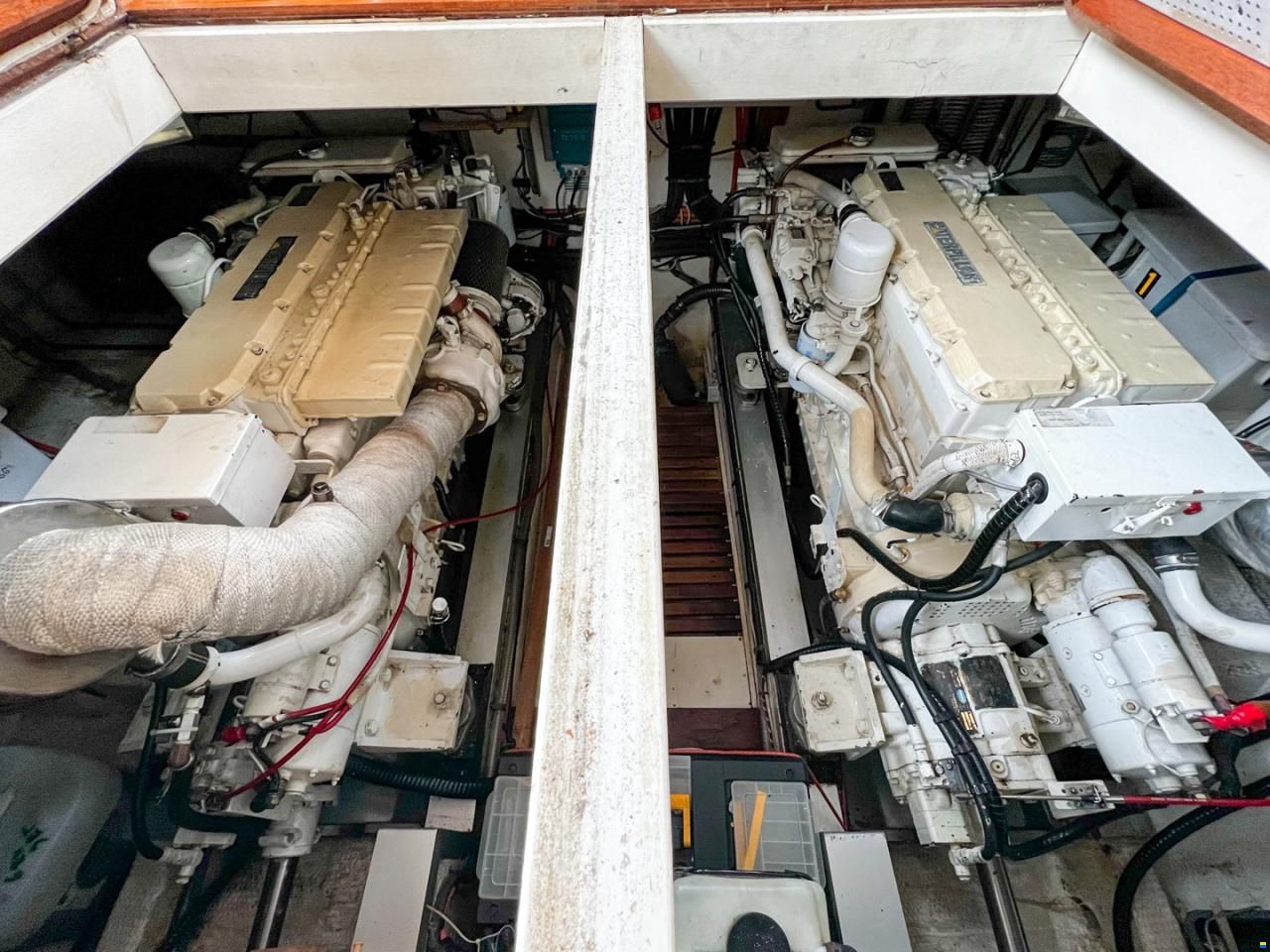 American Marine 42 Motoryacht