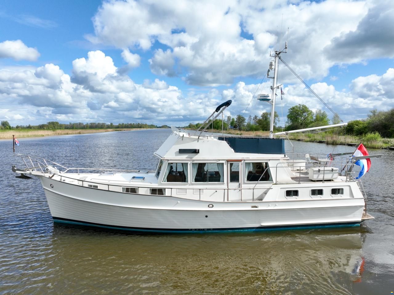 American Marine 42 Motoryacht