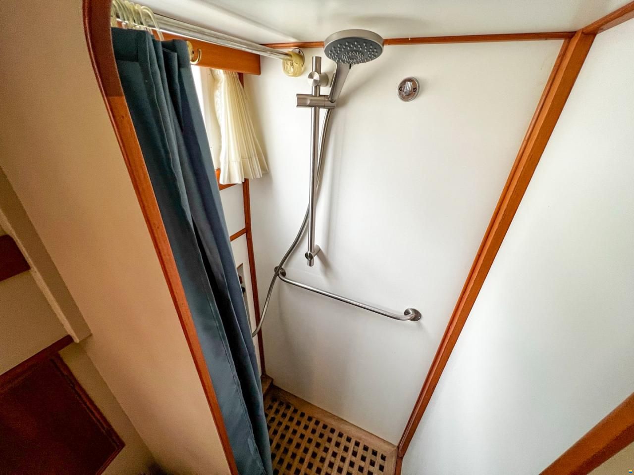 American Marine 42 Motoryacht
