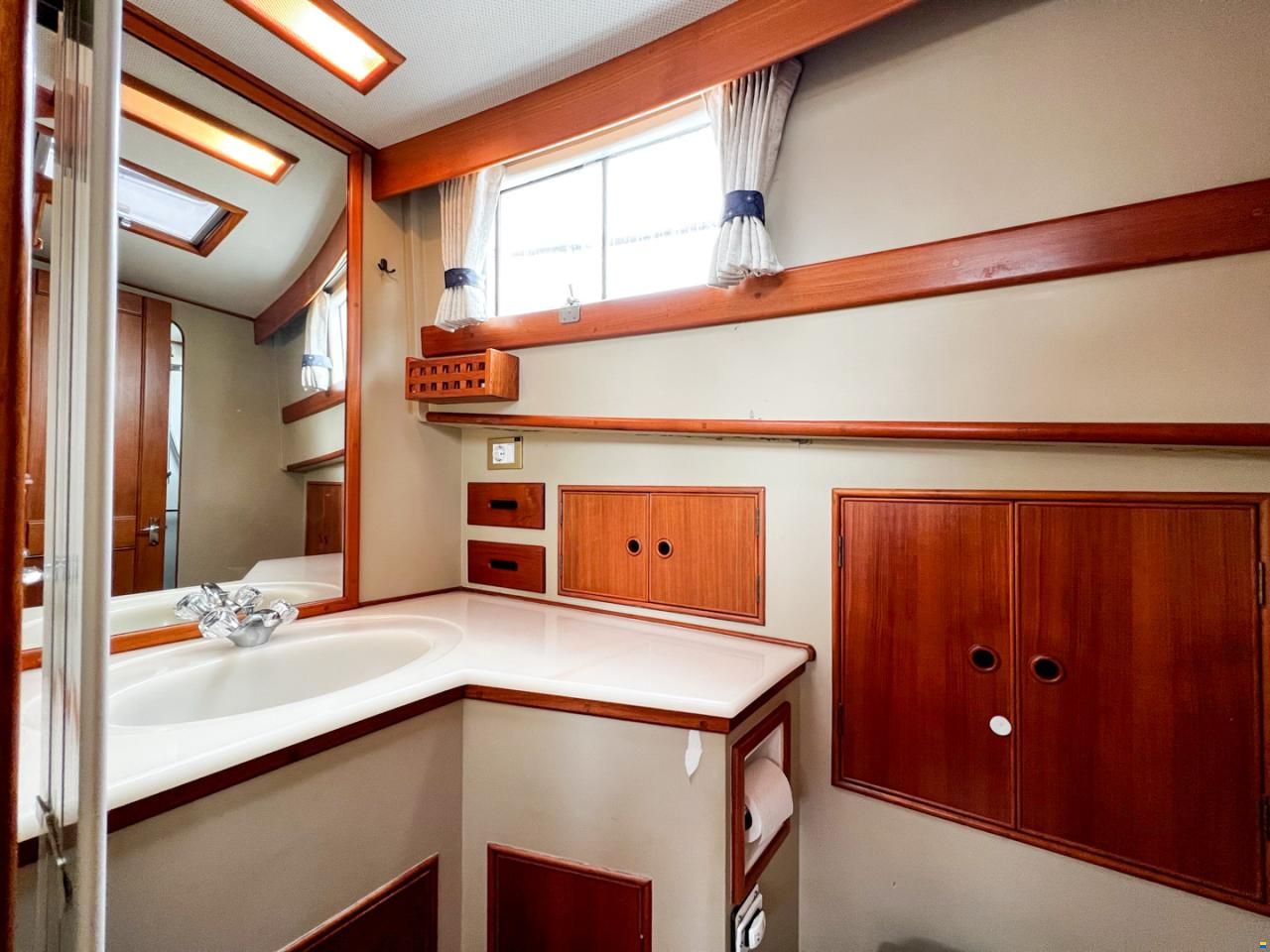 American Marine 42 Motoryacht