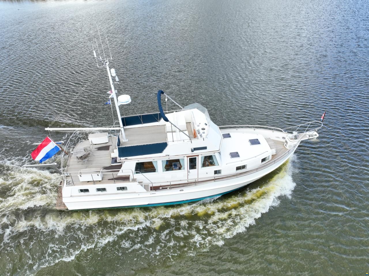 American Marine 42 Motoryacht
