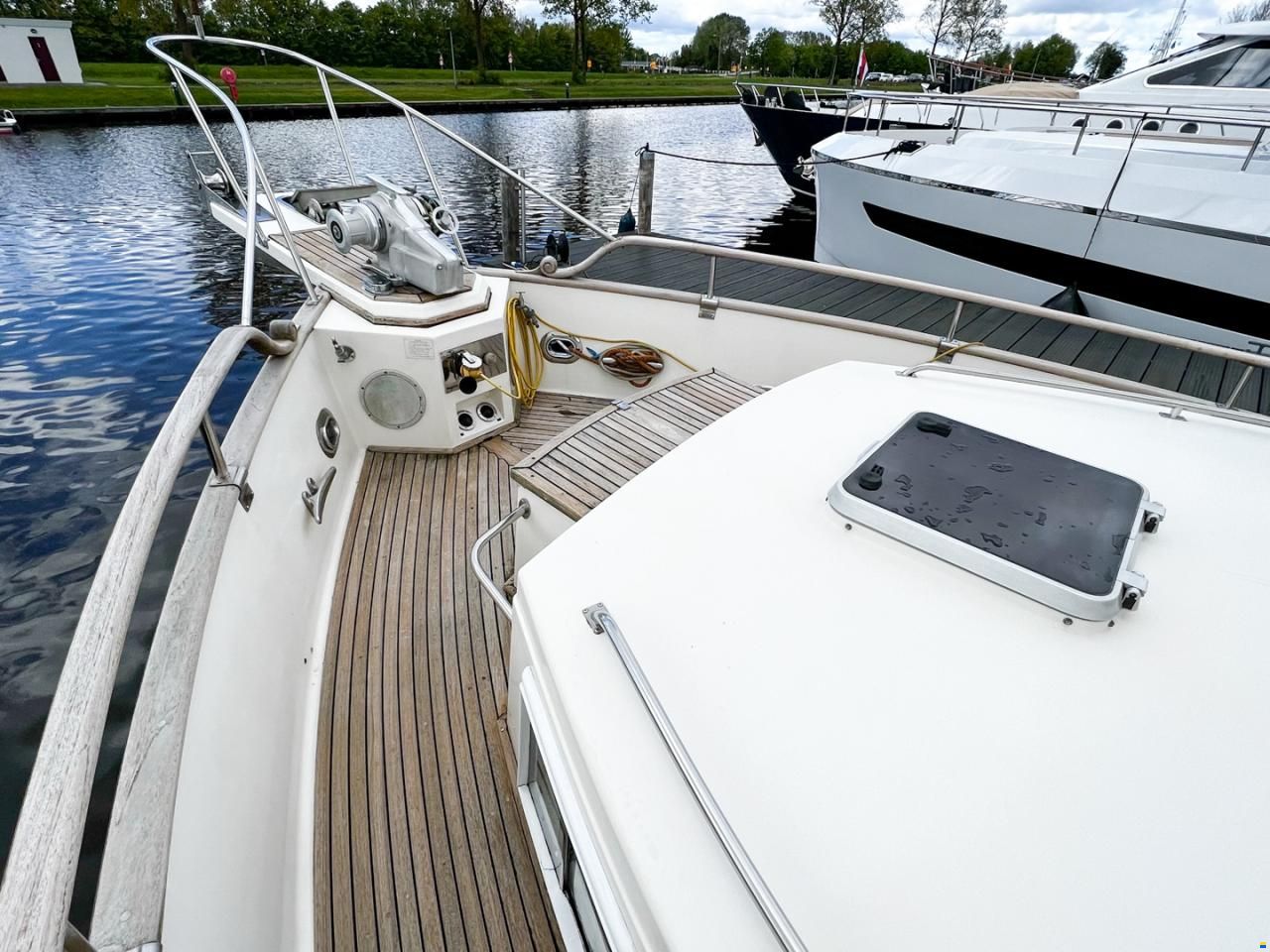 American Marine 42 Motoryacht