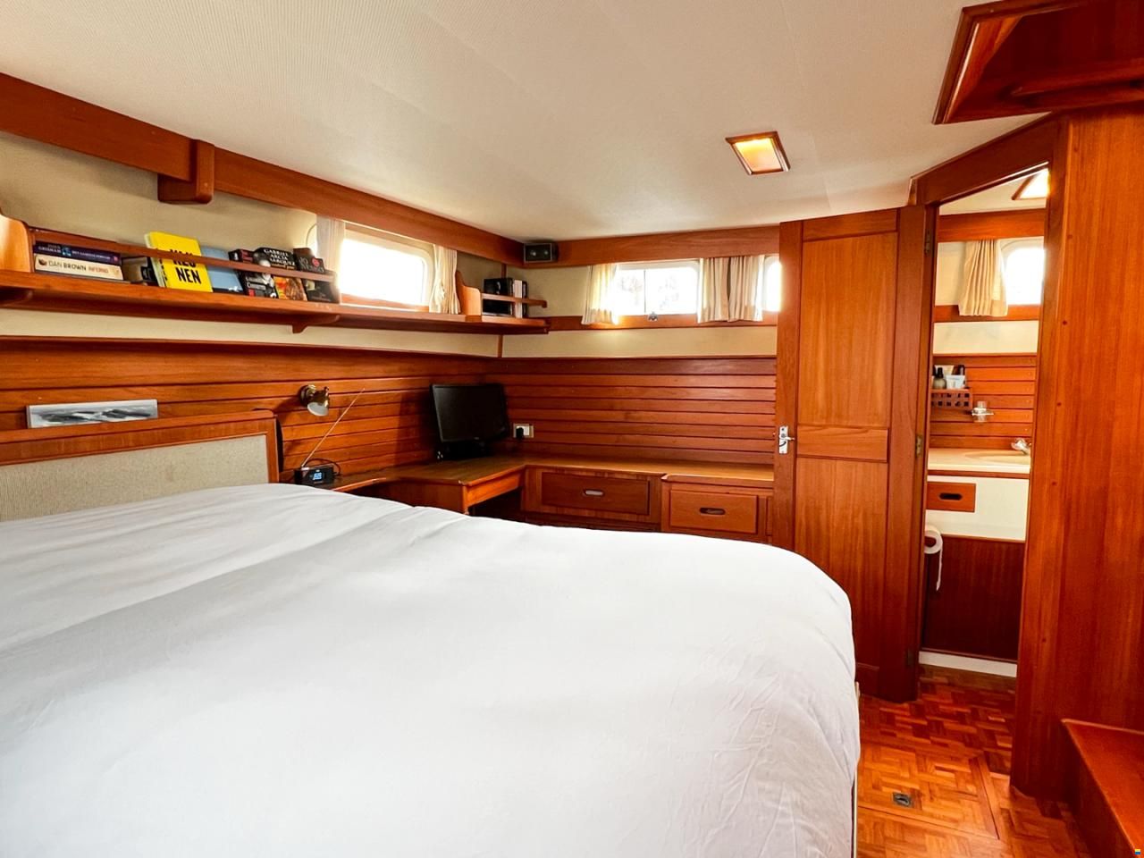 American Marine 42 Motoryacht