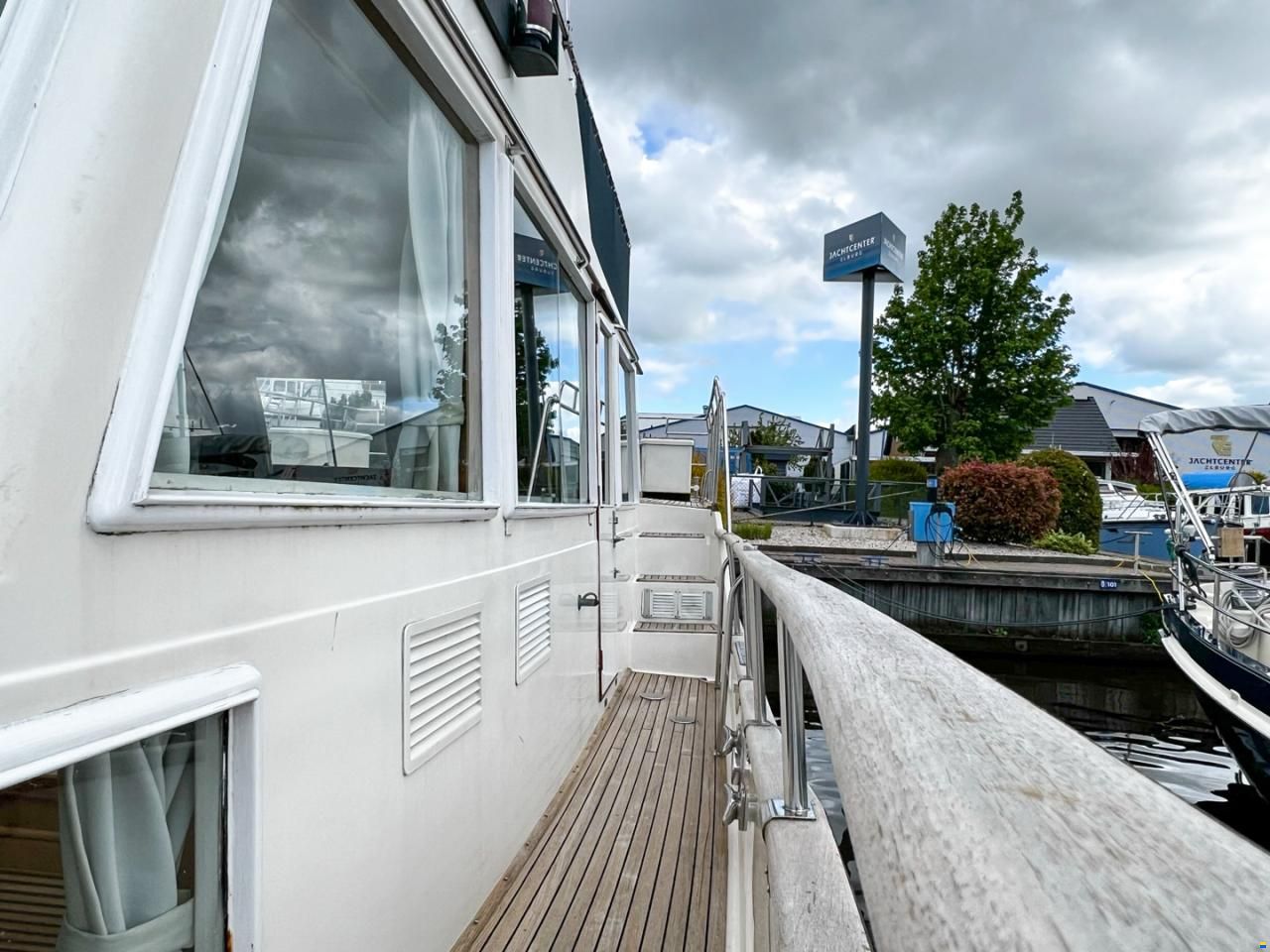 American Marine 42 Motoryacht