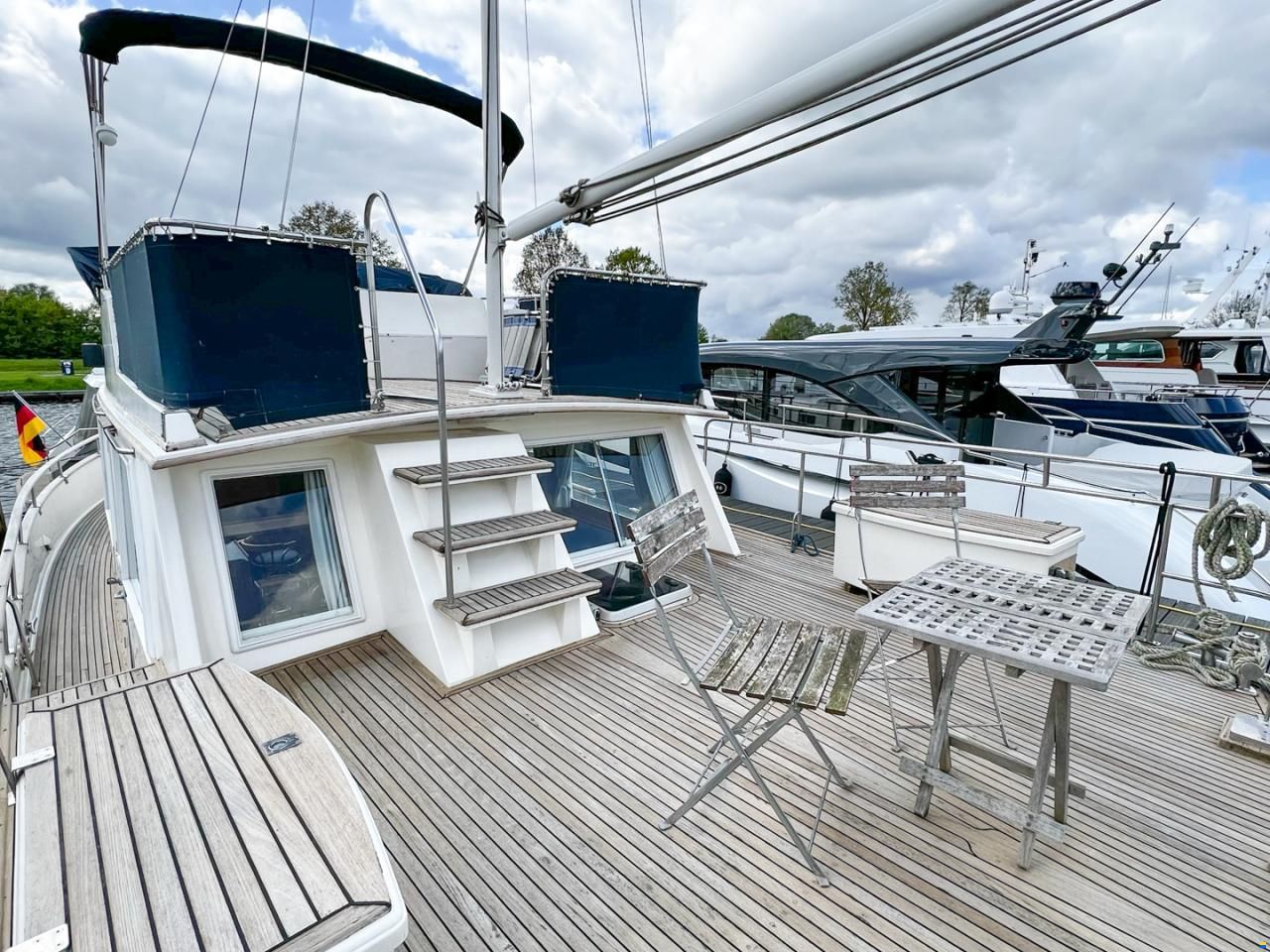 American Marine 42 Motoryacht