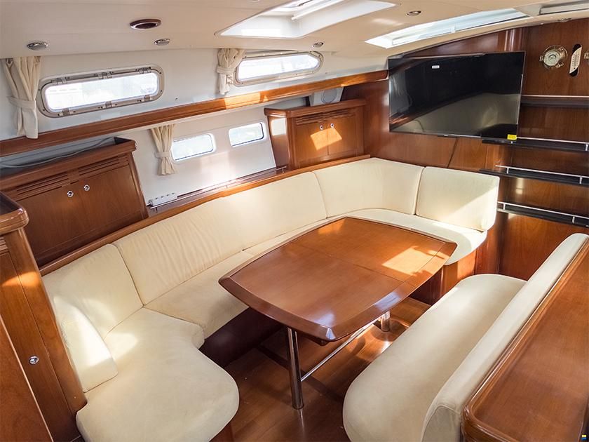 Beneteau Oceanis 523