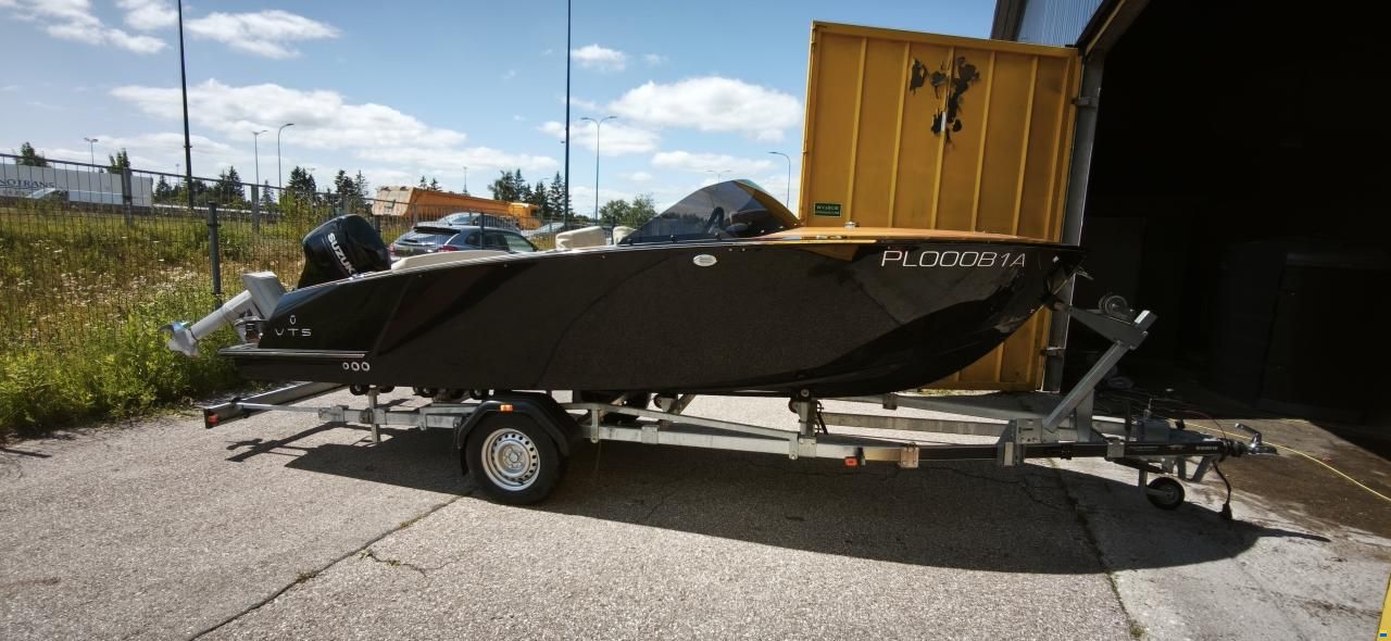 VTS Boats Flying Shark 5.7 Classic