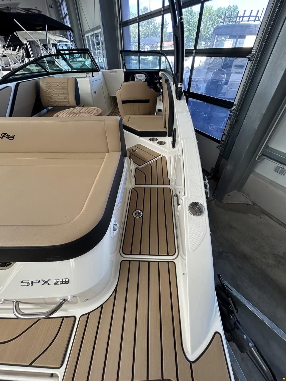 Sea Ray 210 SPX