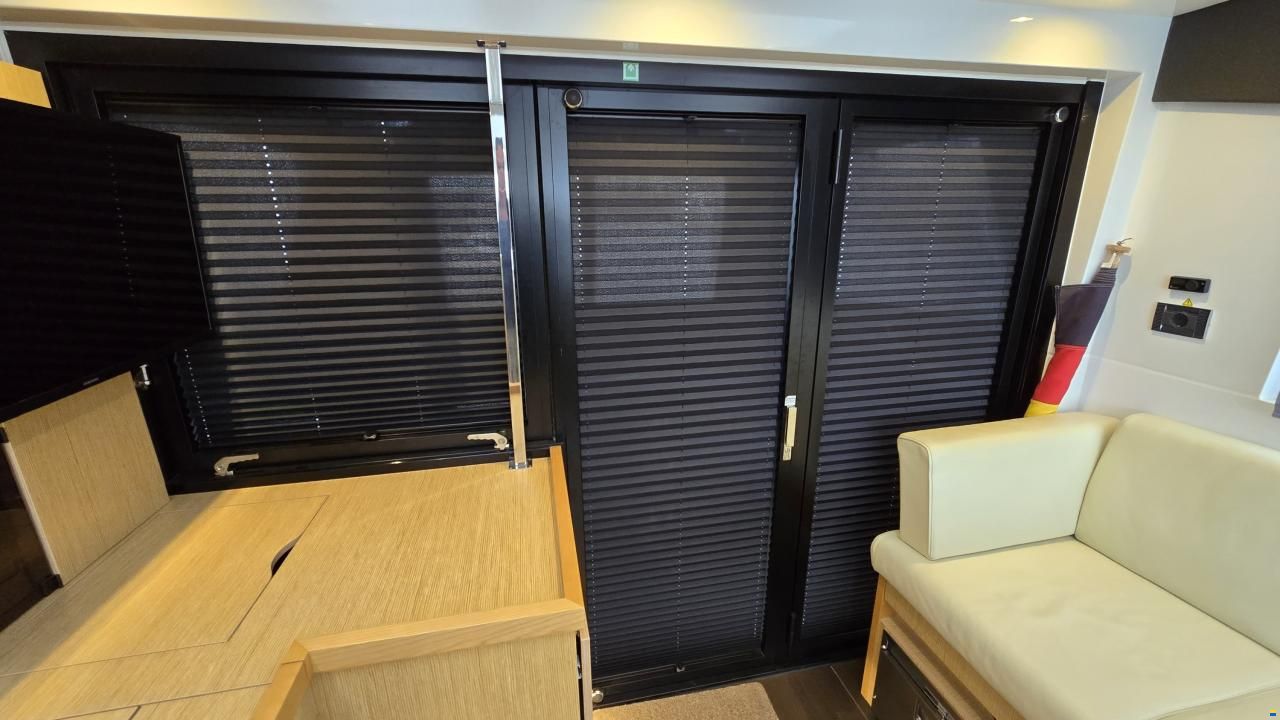 Sealine C390