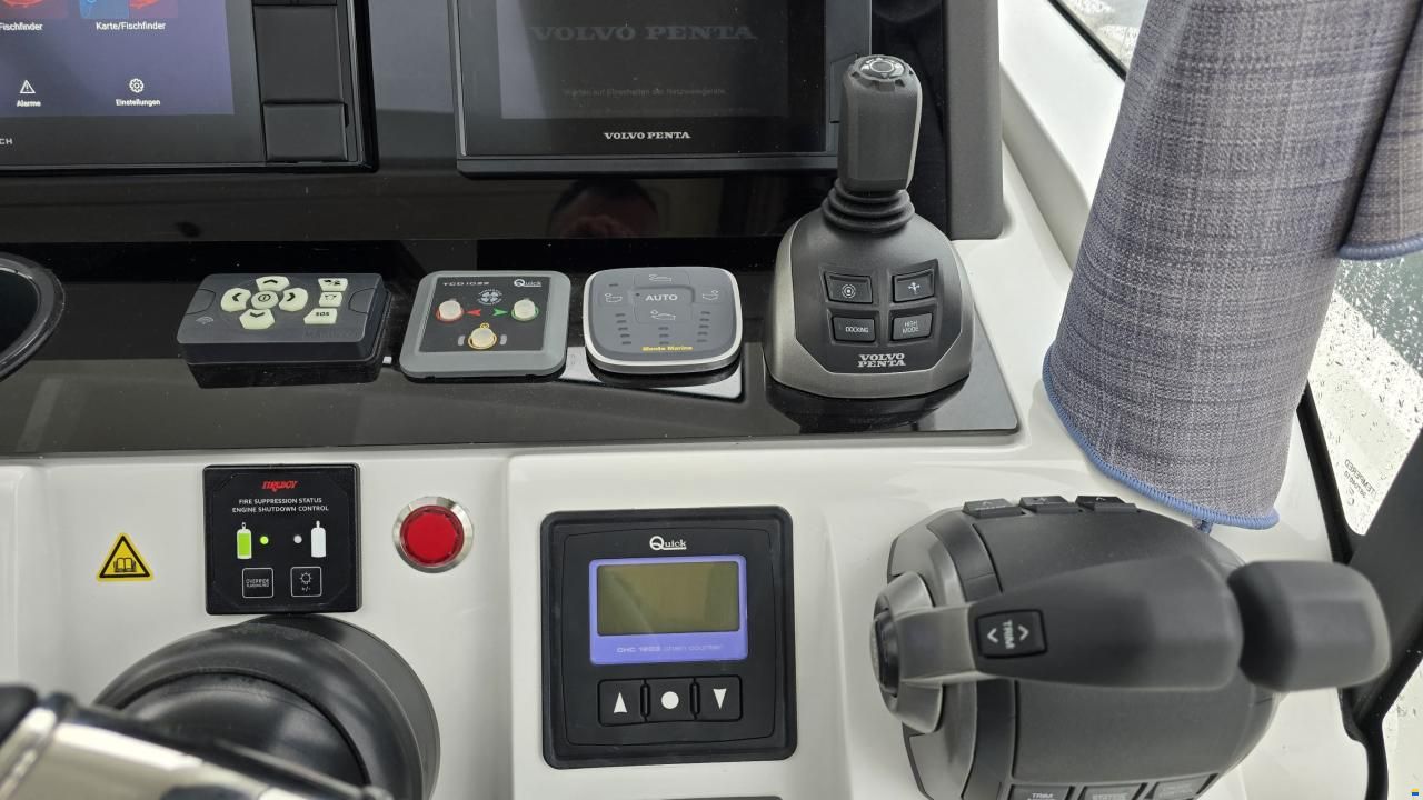 Sealine C390