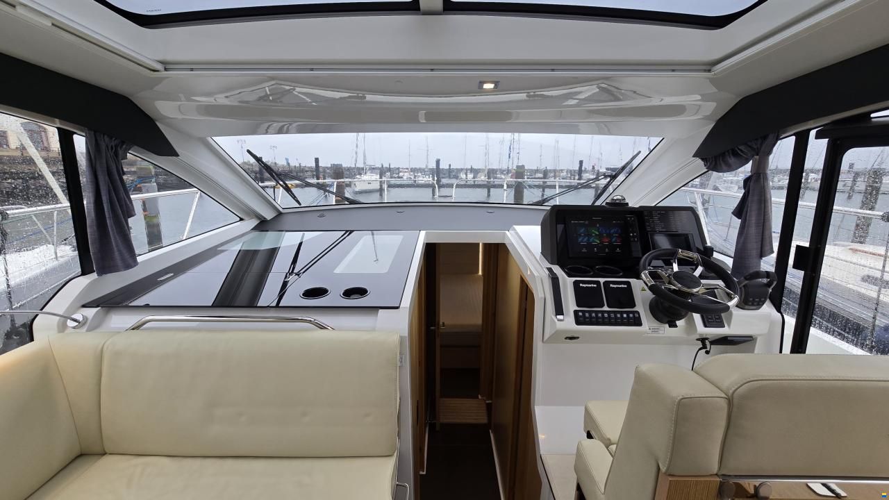 Sealine C390