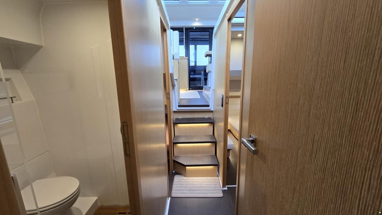 Sealine C390
