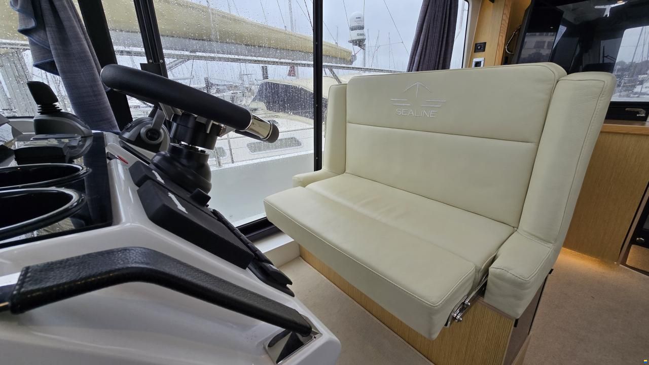 Sealine C390