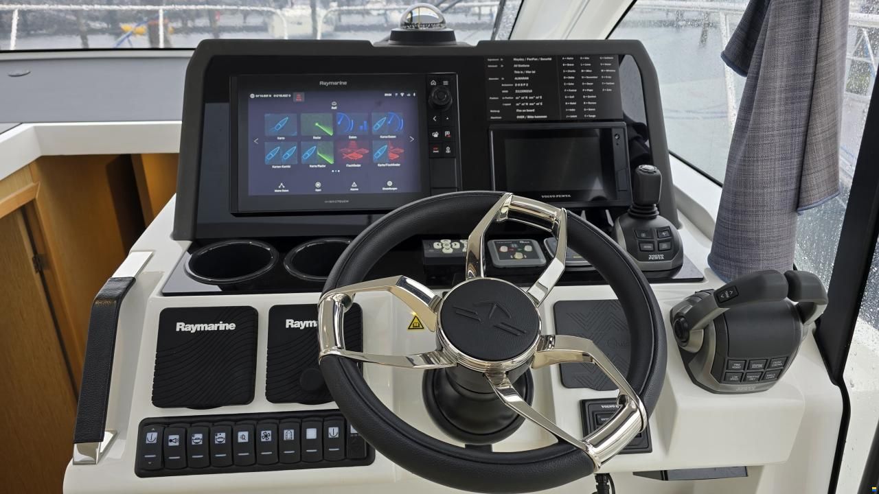 Sealine C390
