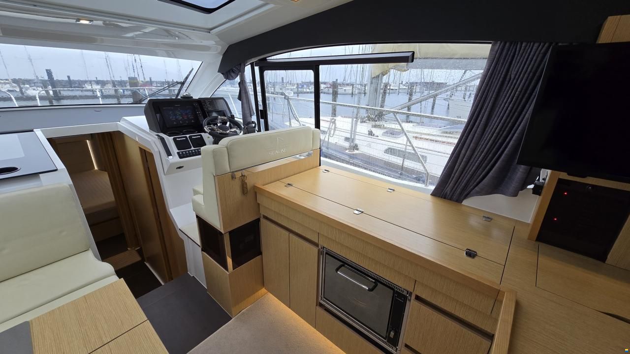 Sealine C390