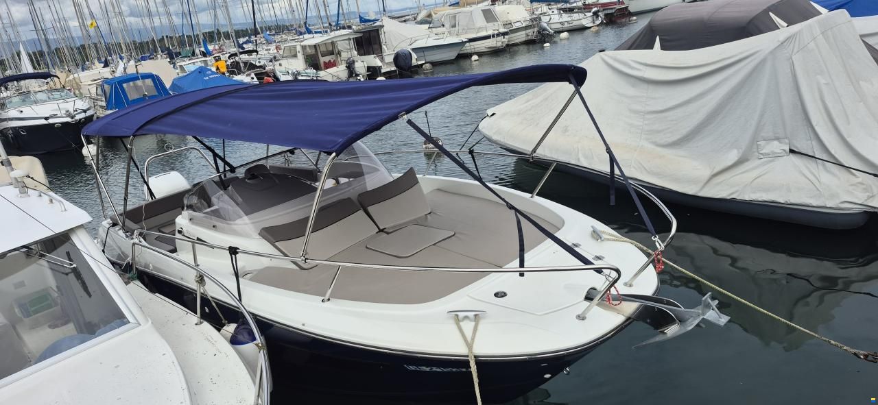 Jeanneau Cap Camarat 7.5 WA 300 CV