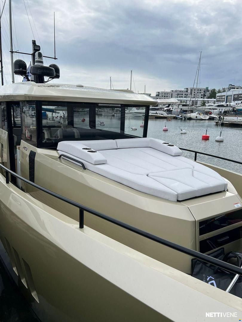 XO Boats 44 EXPLR