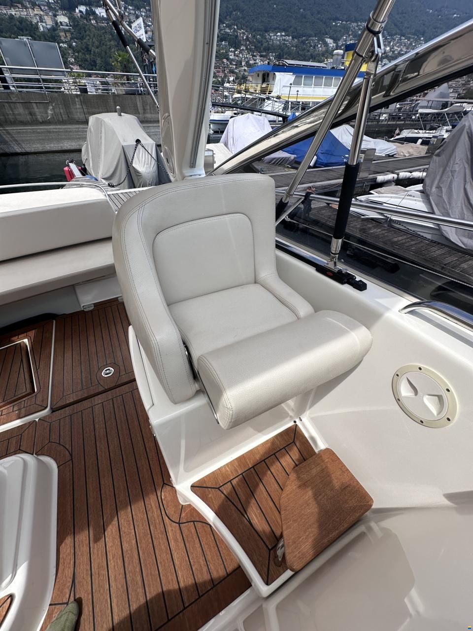Cranchi Endurance 33