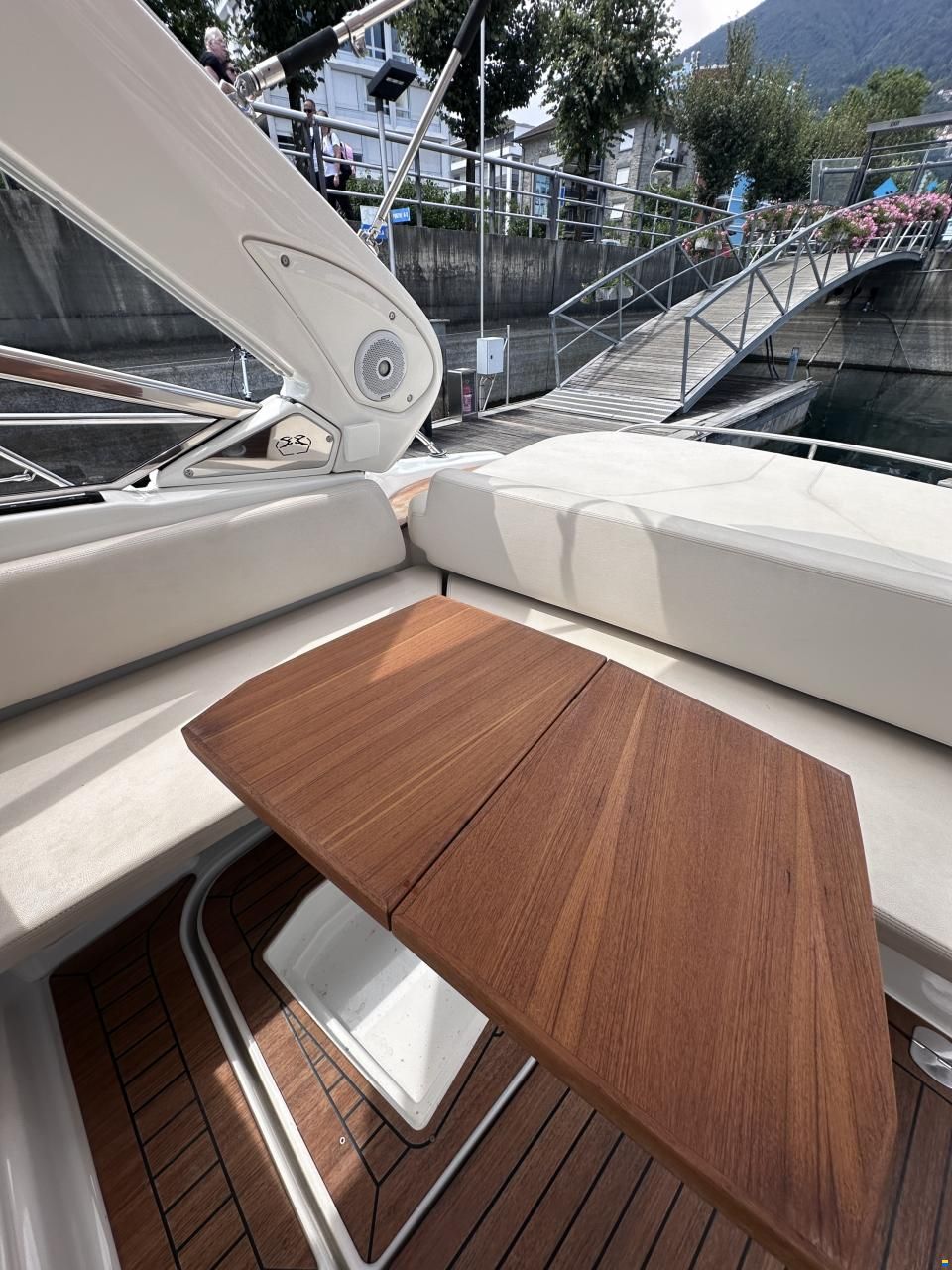 Cranchi Endurance 33