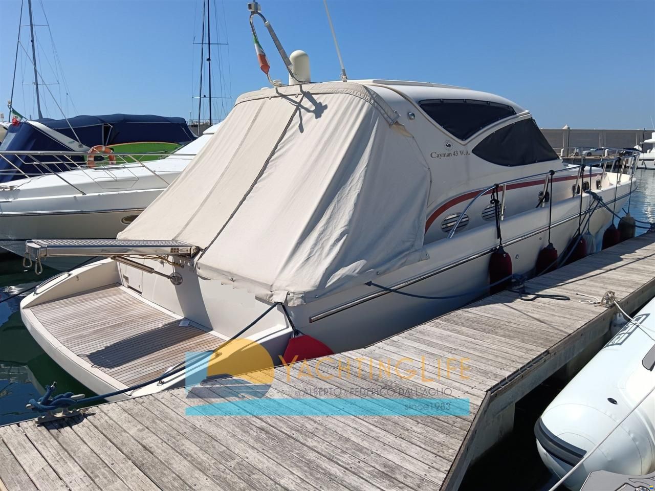 Cayman 43 WA