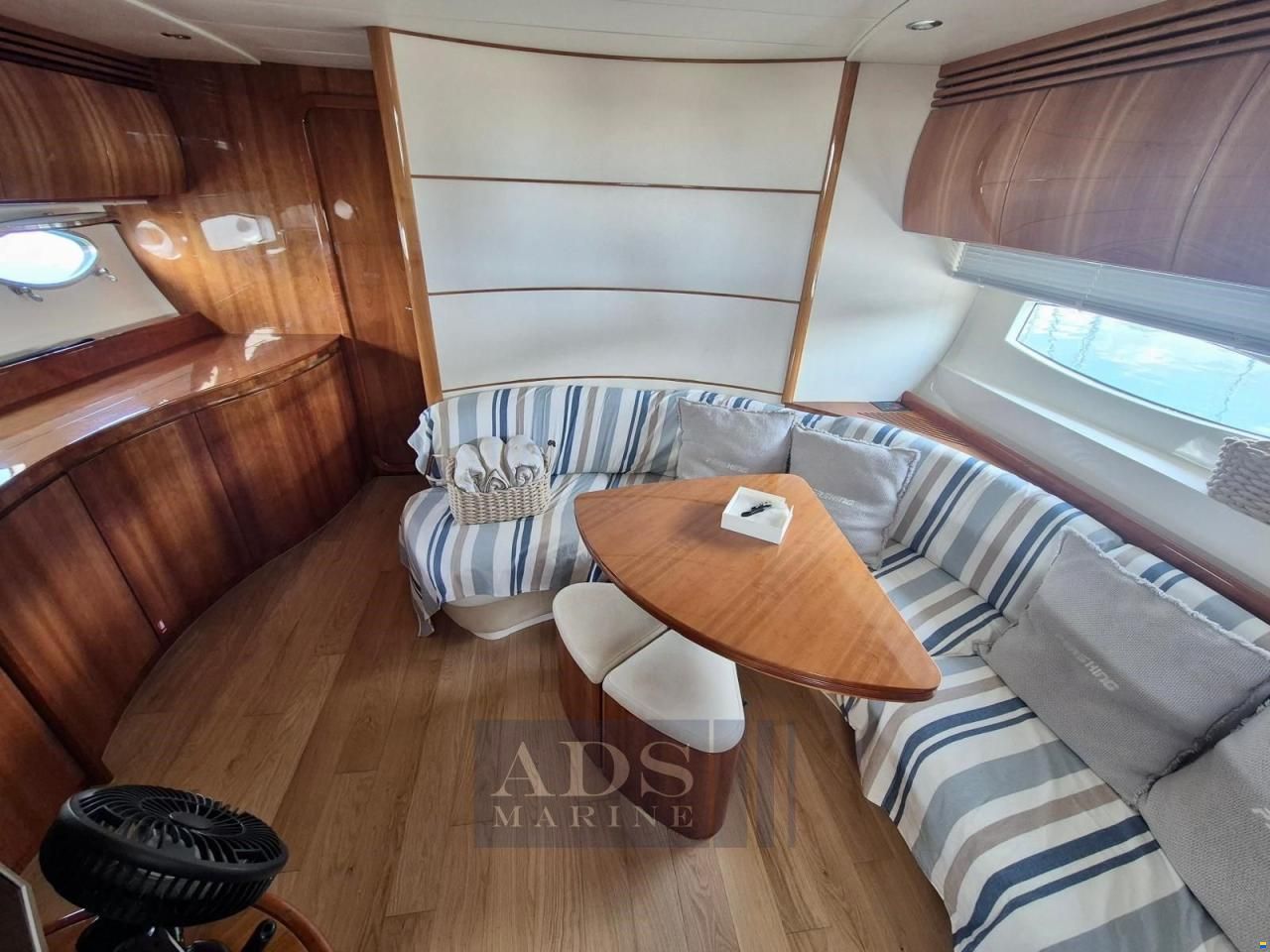 Pershing 46