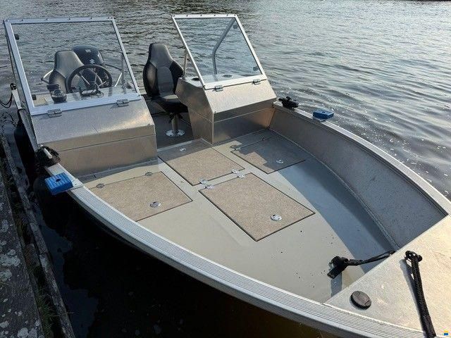 UMS Vis toerboot