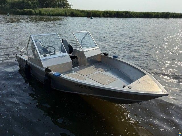 UMS Vis toerboot