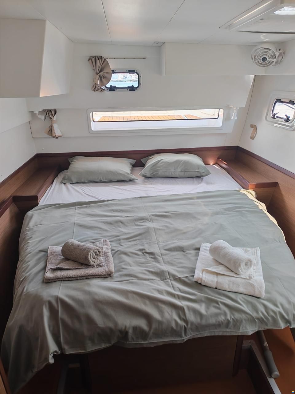 Lagoon 42