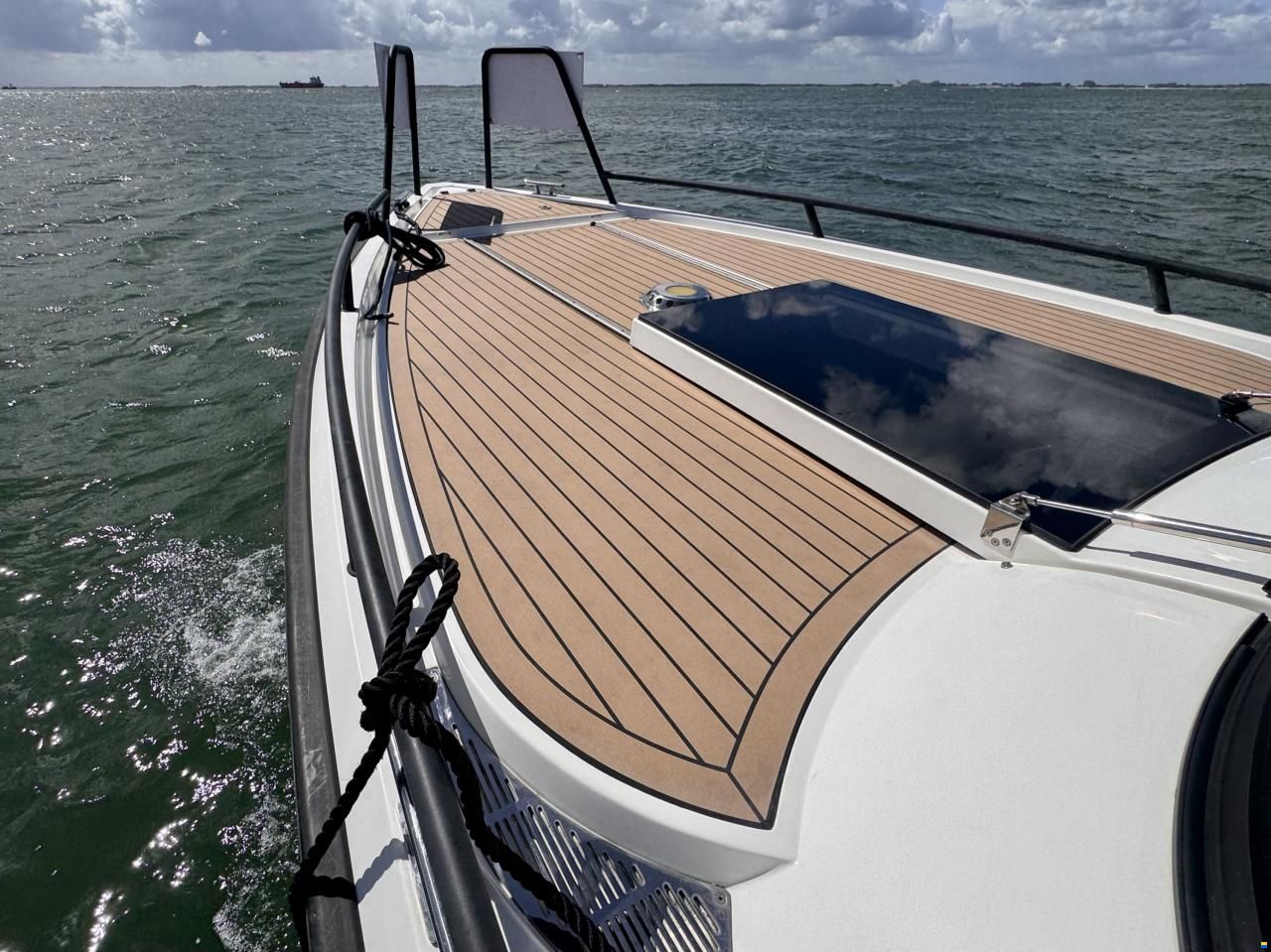 XO Boats 270 RS Front Cabin OB