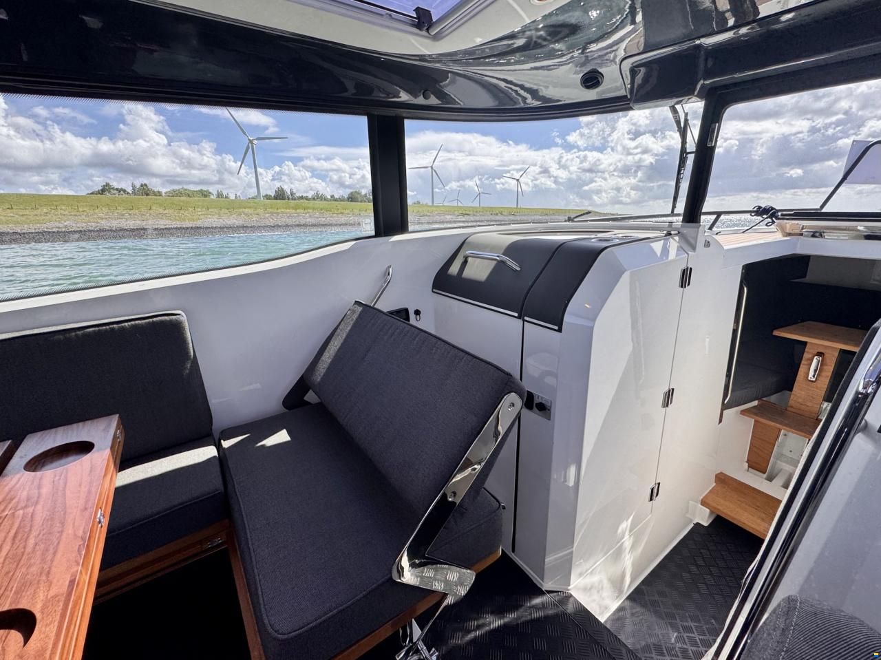 XO Boats 270 RS Front Cabin OB